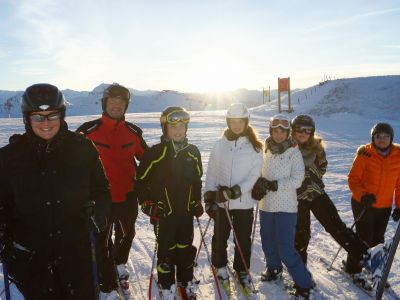 Skifahren gemeinsam mit anderen macht Spa.