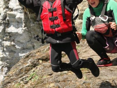 Canyoning für Groß und Klein bei der Gruppenreise für Familien in Norwegen