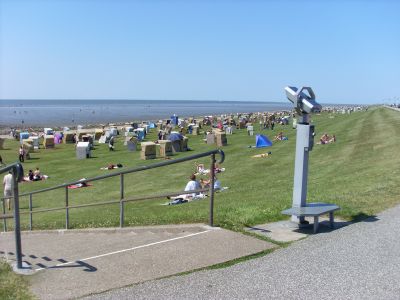 Der grne Strand von Bsum ist ca. 9 km entfernt.