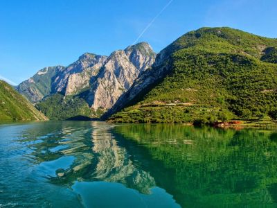 Koman Fluss Berge Albanien