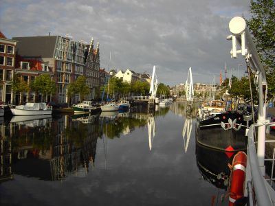 Der Kanal fliet durch die Stadt