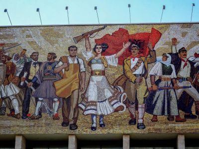Mosaik Tirana Fassade Flagge